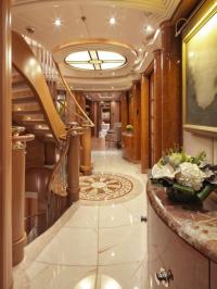 CAPRI-I yacht charter: Main deck hallway