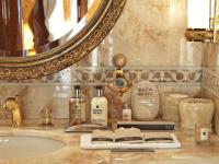 CAPRI-I yacht charter: Bath - Amenities