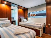 KOKONUTS-WALLY yacht charter: Twin Cabin