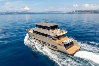 KOKONUTS-WALLY yacht charter: Cruising