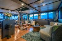 KOKONUTS-WALLY yacht charter: Saloon