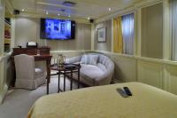 CHRISTINA-O yacht charter: Guest cabin