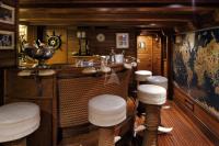 CHRISTINA-O yacht charter: Ari's Bar