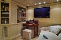 CHRISTINA-O yacht charter: Guest cabin Chios