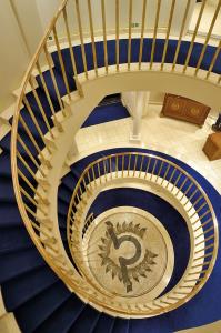 CHRISTINA-O yacht charter: Spiral stairs